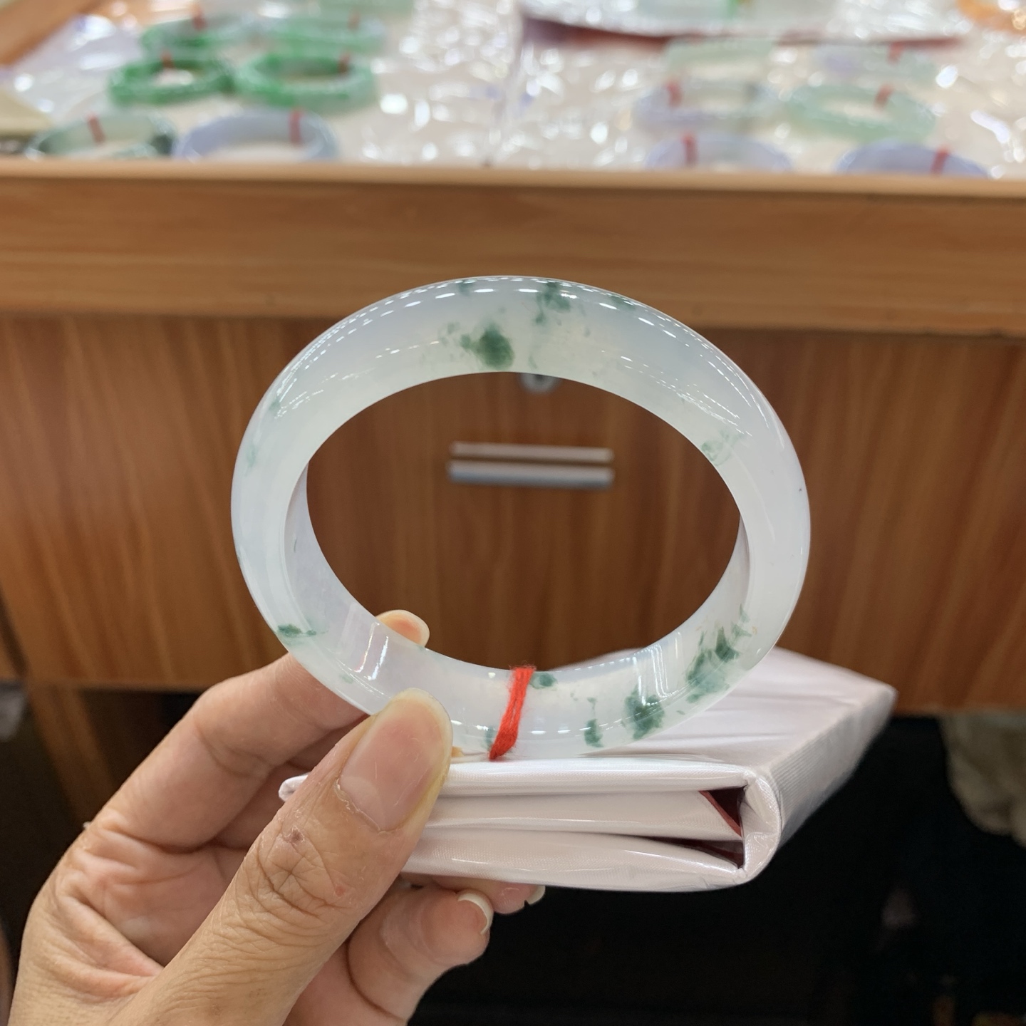 042438WJ，冰飘花正圈大圈口翡翠手镯，60.1-13.6-8.5