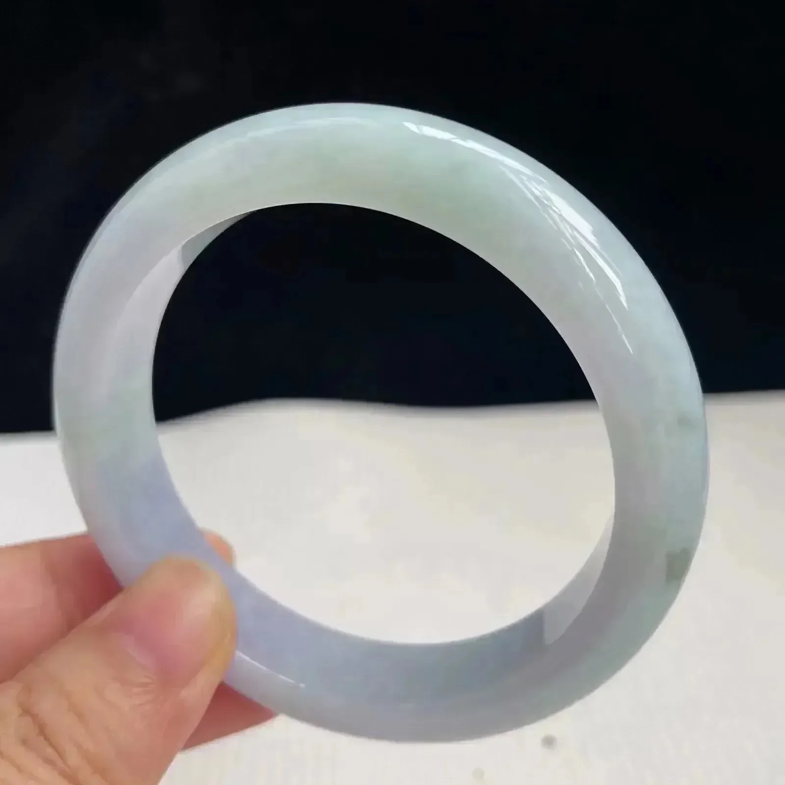 53.7mm自然光拍摄天然翡翠淡紫罗兰好种水正圈手镯 51.09克