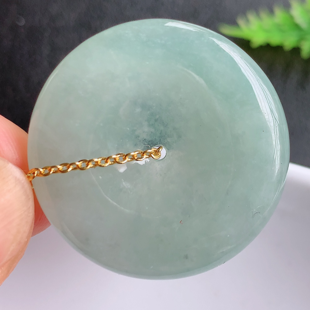 冰润平安扣挂件 吊坠 质地细腻，温润而泽，精雕平安扣光滑圆润，平安扣佑平安，赋予平安无事的意念，寓意守护，随心如意，无事无忧  W1415.22尺寸：29.8-5.4mm