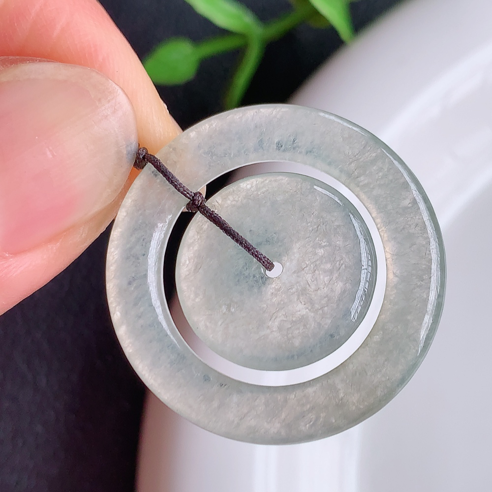 冰润饱满子母平安扣，老坑冰种材料，种水上乘，冰胶感十足，莹润通透，不可多得佳品，高收藏价值  W  449.22尺寸：27.2-3.2mm