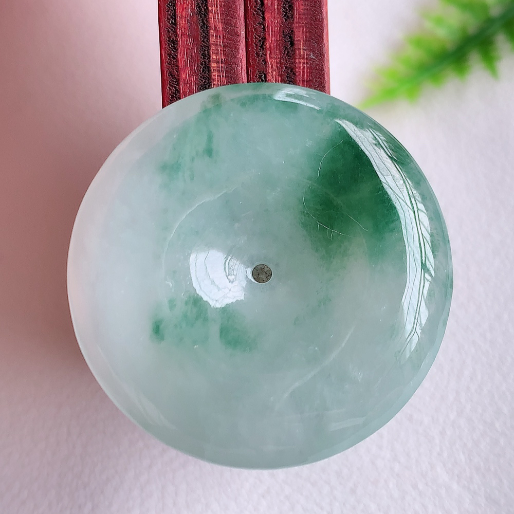 冰润飘花平安扣吊坠，厚装饱满，冰润剔透，细腻水足，种质润泽，飘花灵动，佩戴优雅大气，W   1415