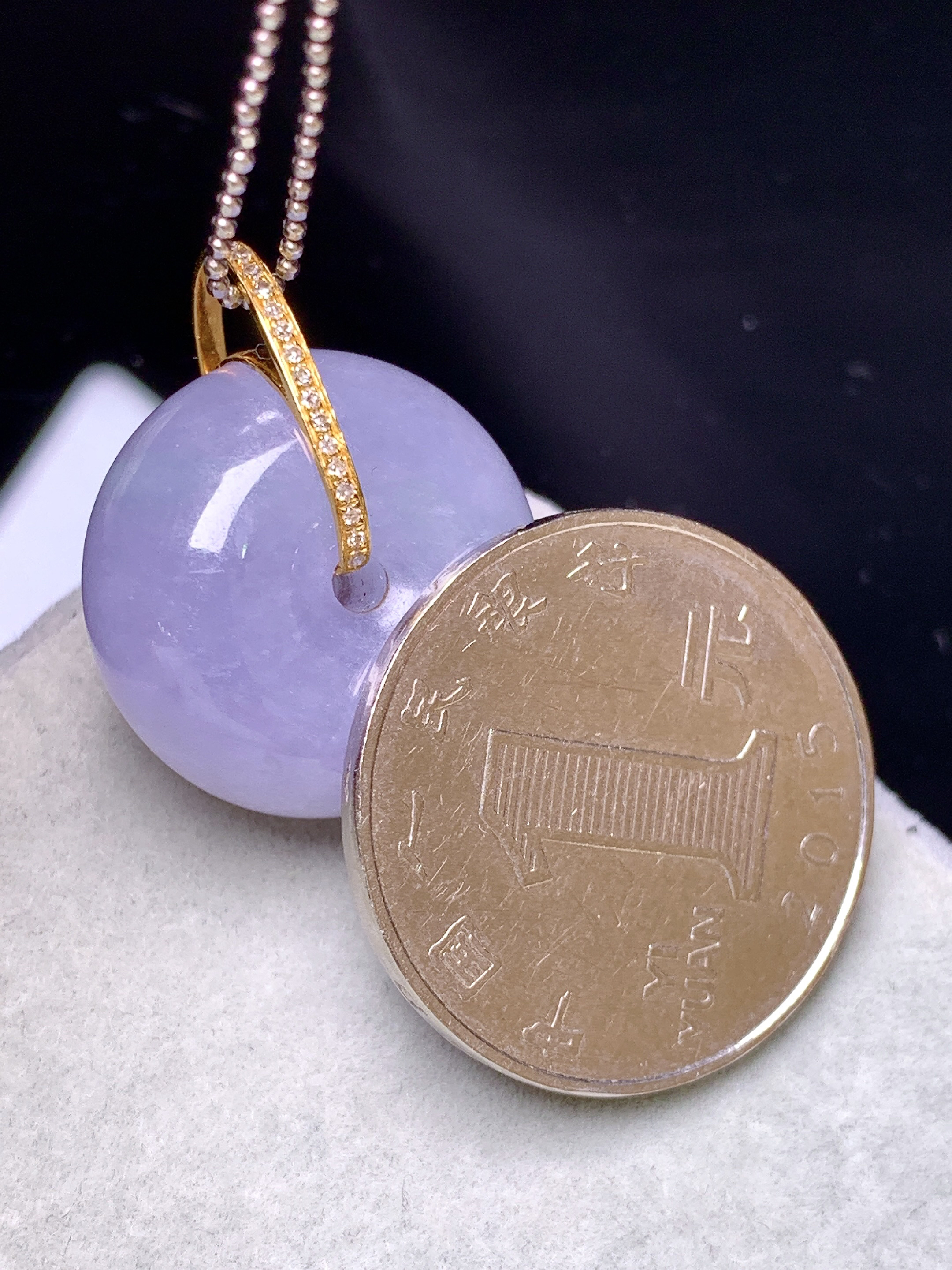 18k金钻镶嵌紫罗兰平安扣吊坠 玉质细腻 色泽艳丽清新 水润亮眼 整体尺寸25*20.3*11.8L4