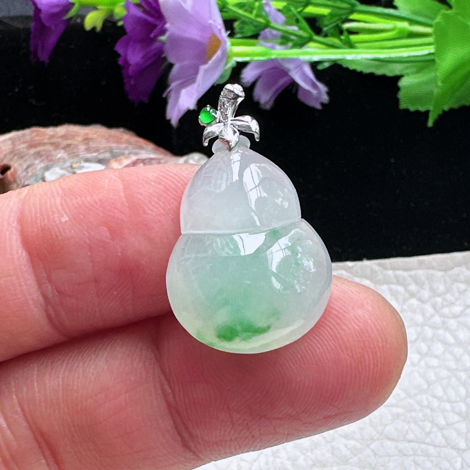 zz3天然翡翠飘绿葫芦吊坠