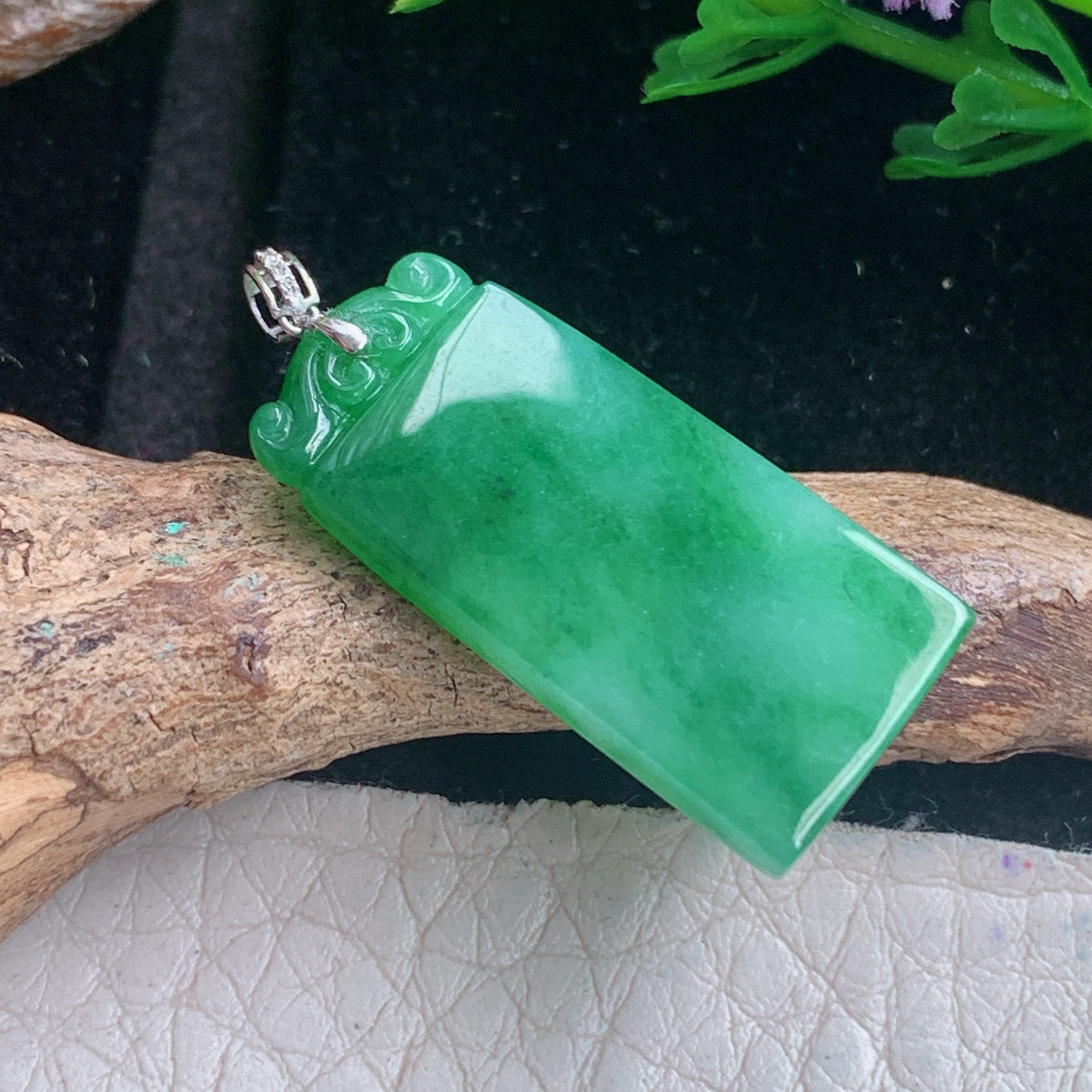 lz实拍26.2*12.5*3.3天然缅甸翡翠满绿平安无事牌玉吊坠 玉挂件