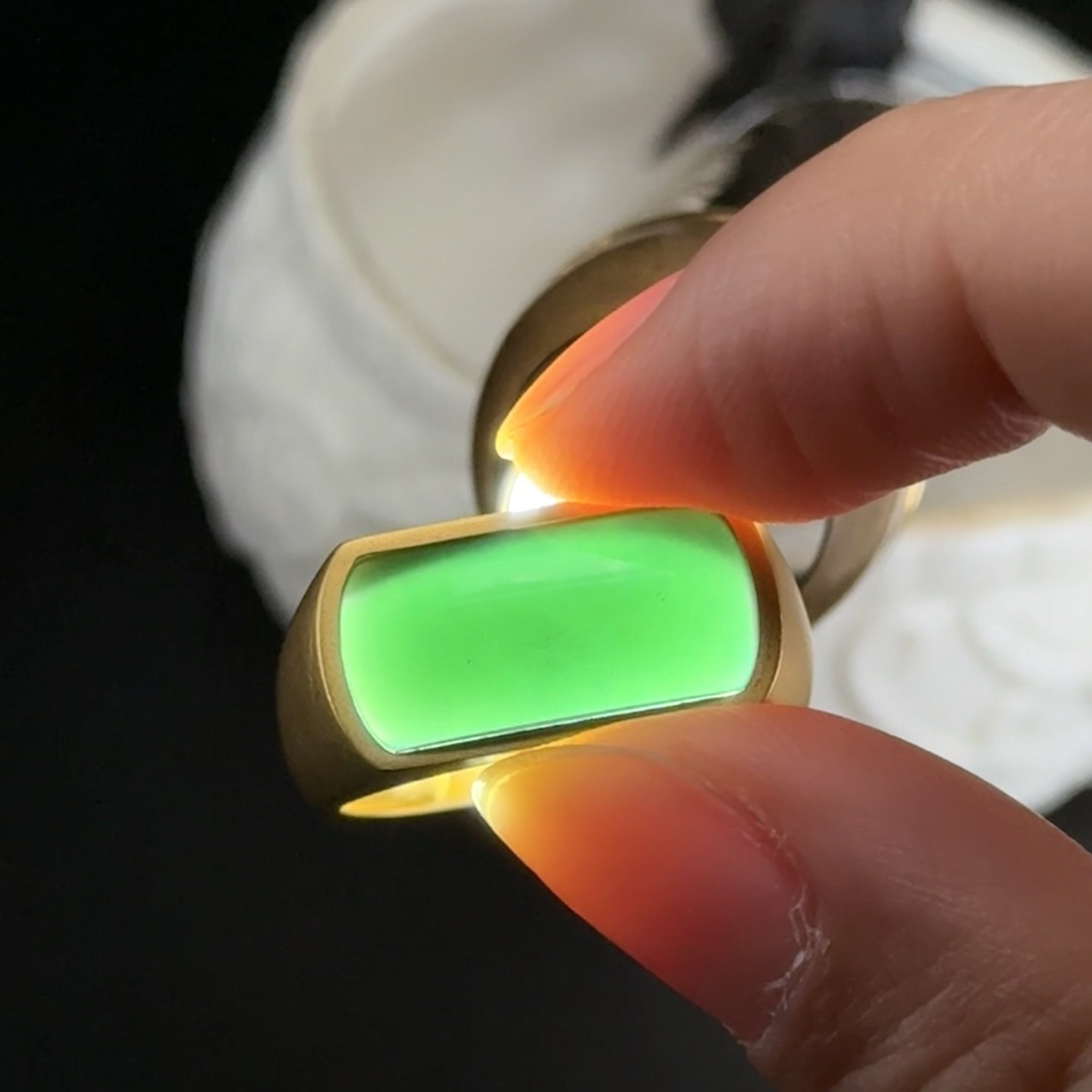 精品18k墨翠马鞍男戒 种好色正 黑度极好 打灯通透 油性十足 尺寸17.1mm