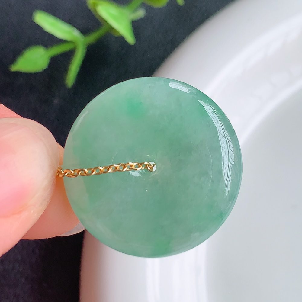 冰润飘花平安扣吊坠，厚装饱满，冰润剔透，细腻水足，种质润泽，飘花灵动，佩戴优雅大气，W   449.22尺寸：24.5-5.8mm