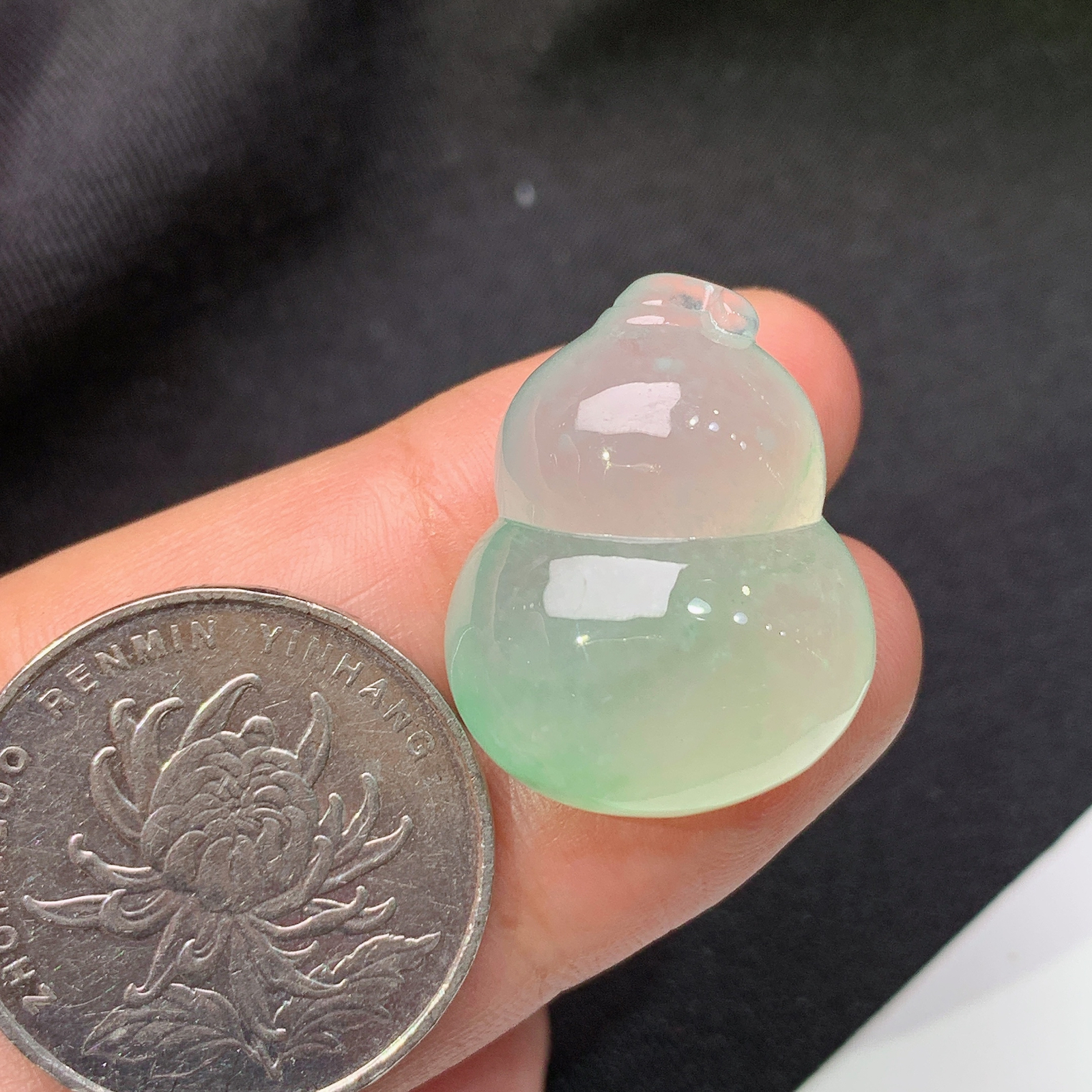 冰晴底葫芦，冰冰润润，玉质细腻，种水足，Qi 尺寸24.2*19.2*10.6