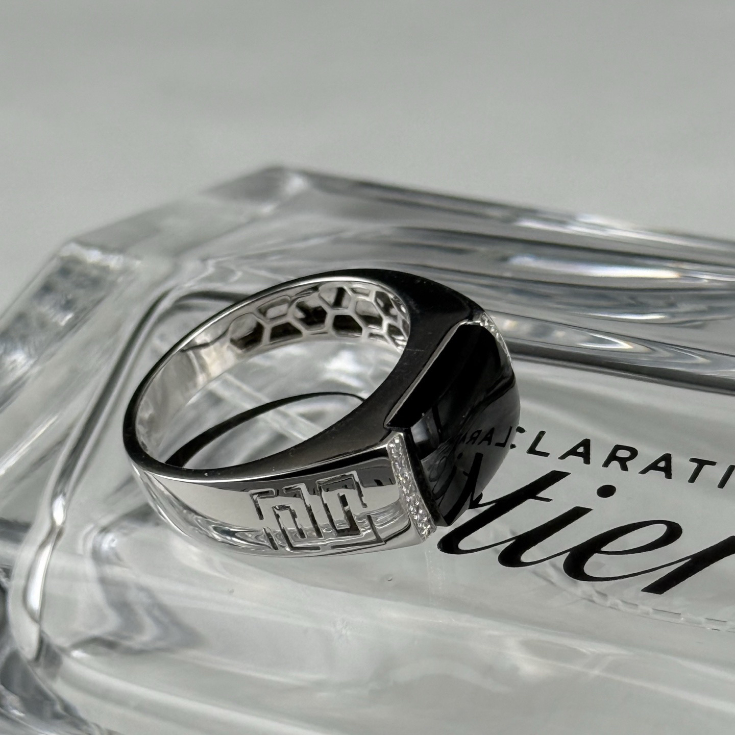 精品18k墨翠马鞍男戒 种好色正 黑度极好 打灯通透 油性十足  尺寸11.6