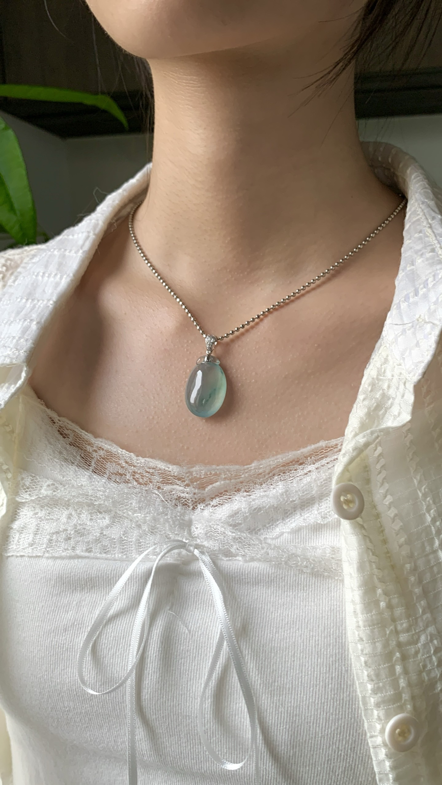 18k金镶嵌福瓜吊坠飘花灵动，种老细腻形体佳尺寸：成品：34.8*16.9*8.8，裸石：26.1*16.9*8.8..