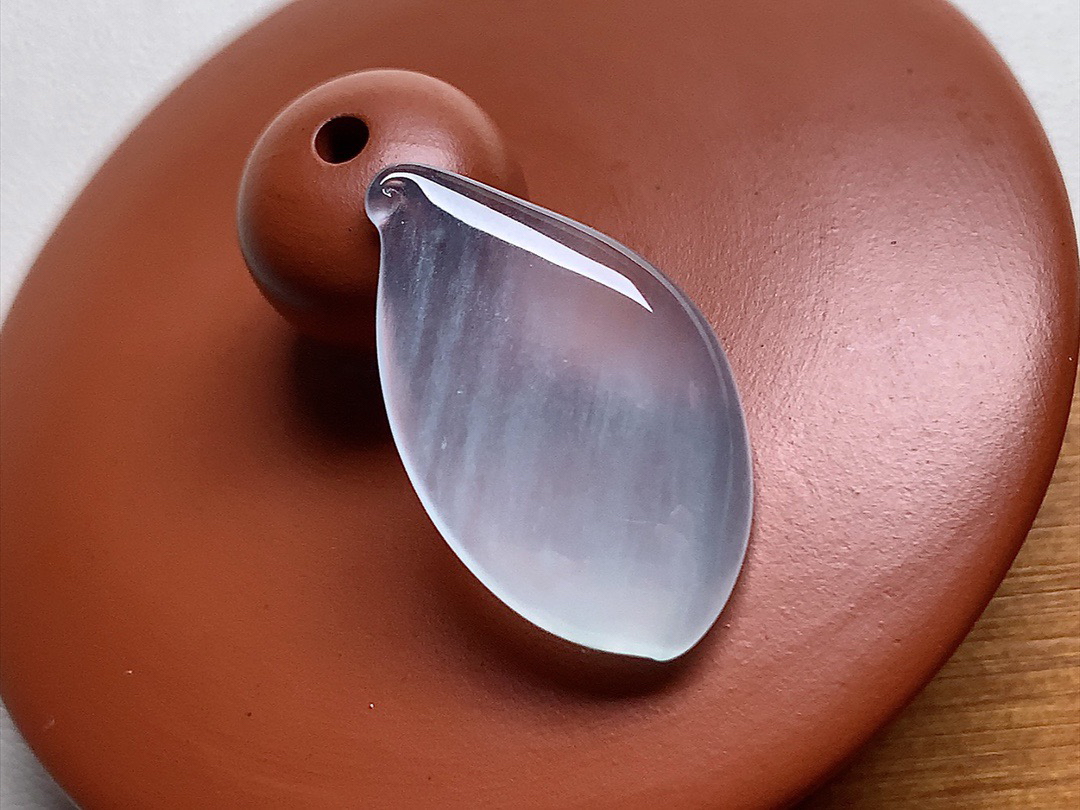 冰福瓜 种水很好，冰透起胶感，尺寸23*14*4.2..