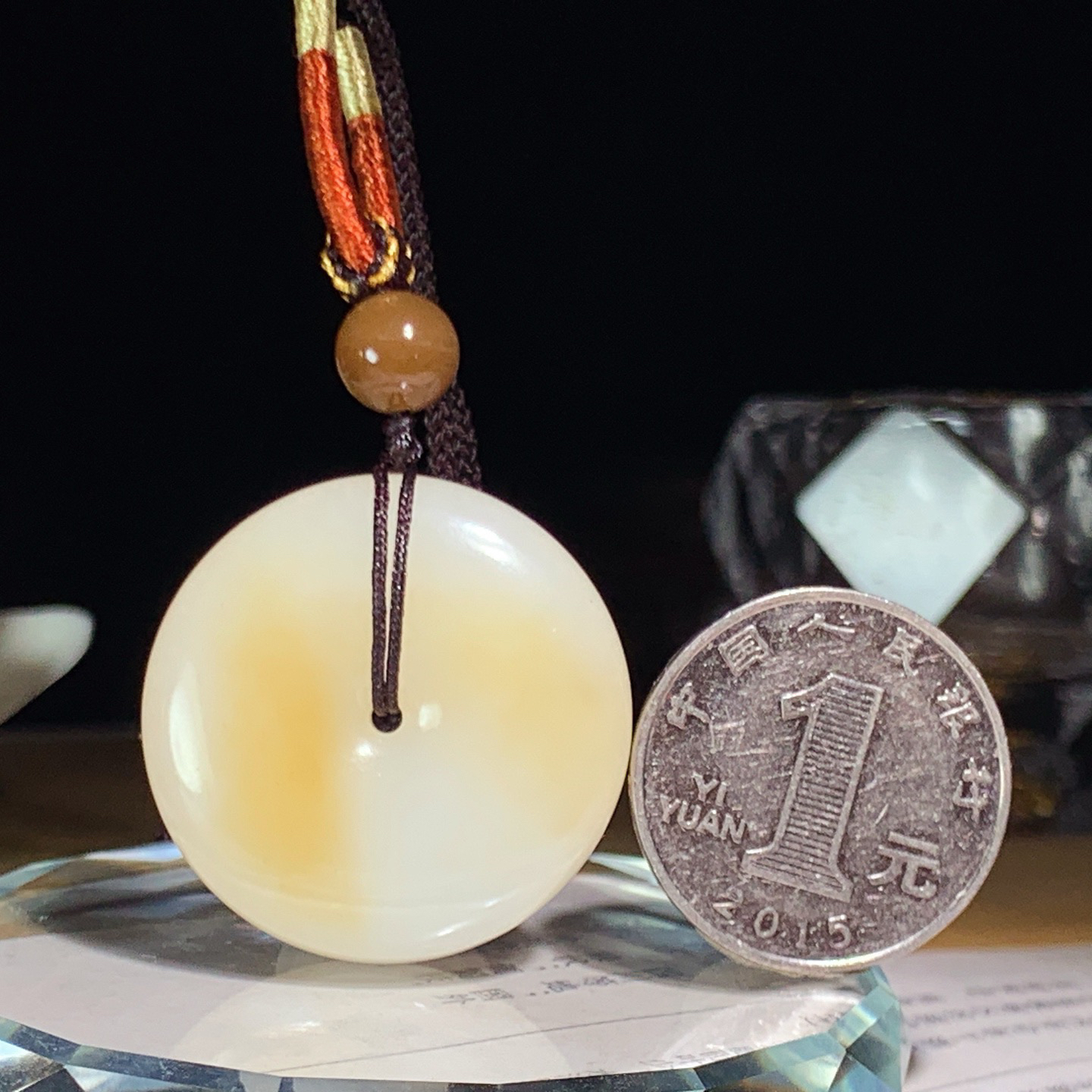 新疆和田玉且末糖平安扣挂件 尺寸31/9重19克！玉质细腻油润 底色纯净 脂粉好，品质好。lt260425