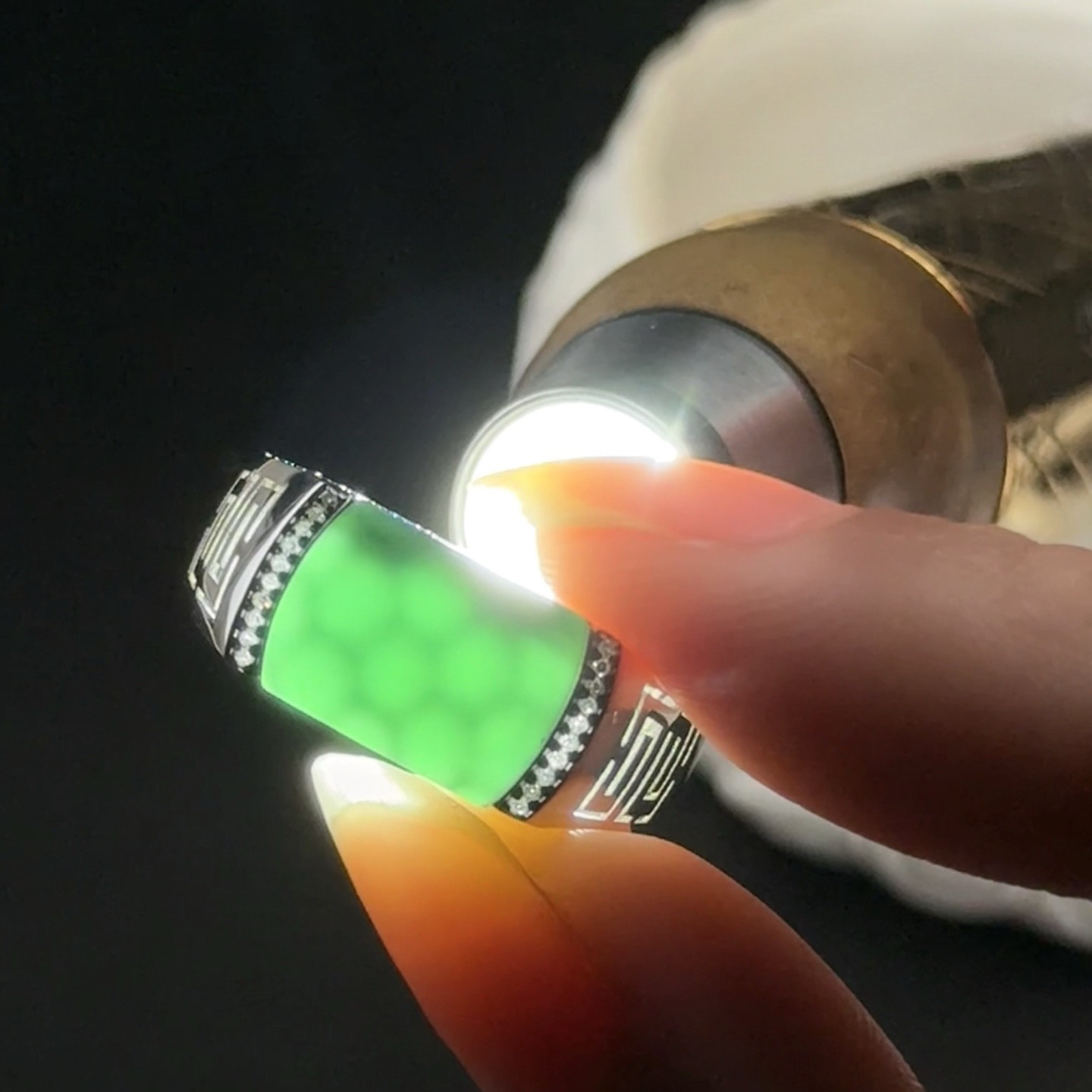 精品18k墨翠马鞍男戒 种好色正 黑度极好 打灯通透 油性十足  尺寸11.6