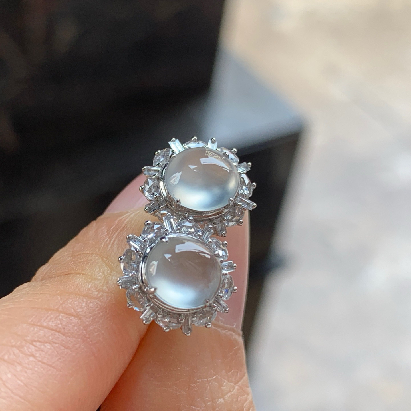 金钻冰耳钉一对^_^透亮水润