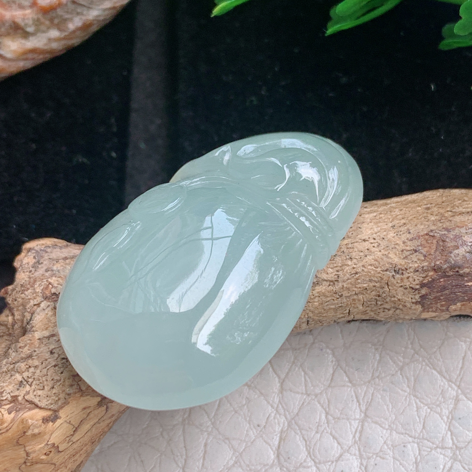 lz实拍31*19*8.2天然缅甸翡翠冰晴饱满钱袋 招财袋玉吊坠 玉挂件