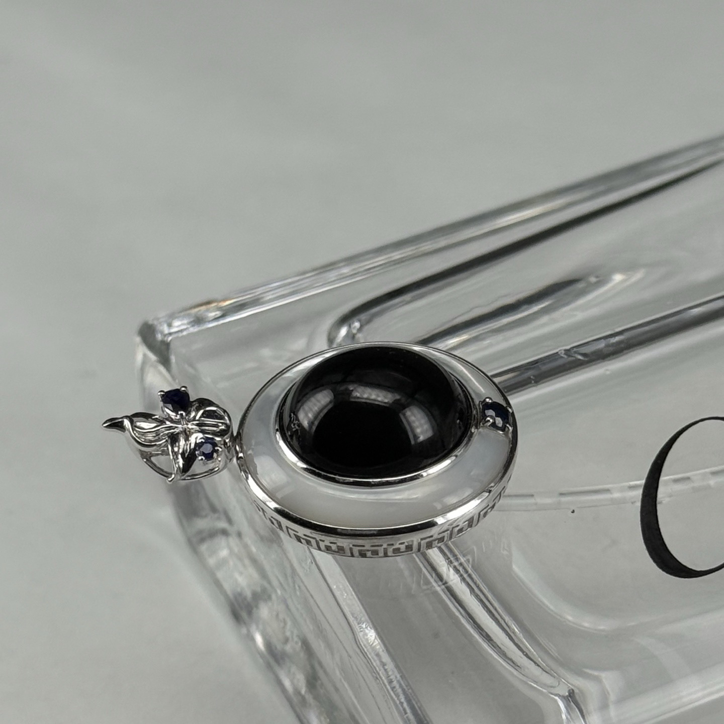 精品18k墨翠蛋面女士吊坠 种好色正 黑度极好 打灯通透 油性十足 尺寸29.7