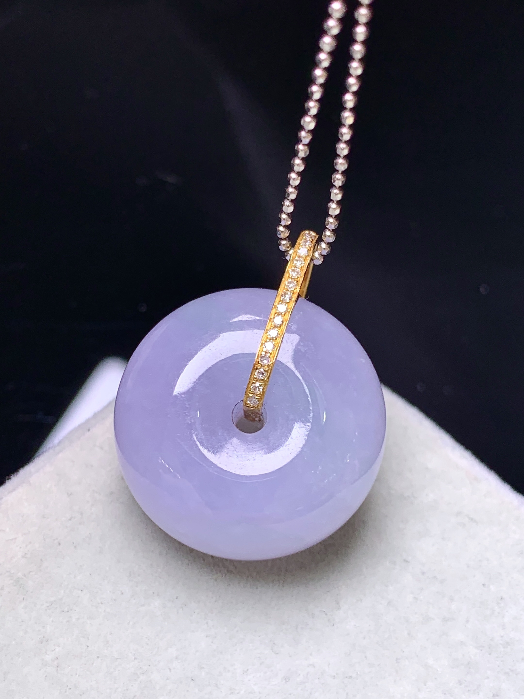 18k金钻镶嵌紫罗兰平安扣吊坠 玉质细腻 色泽艳丽清新 水润亮眼 整体尺寸25*20.3*11.8L4