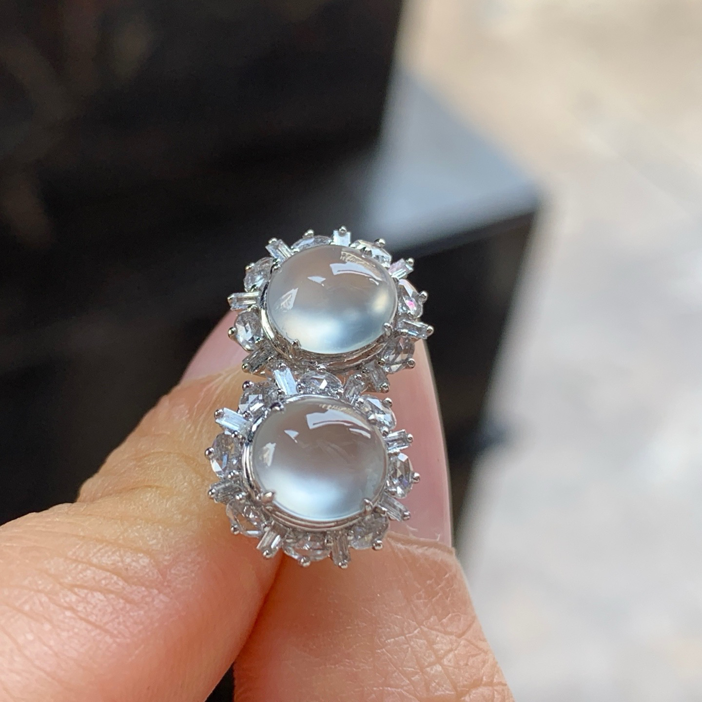 金钻冰耳钉一对^_^透亮水润