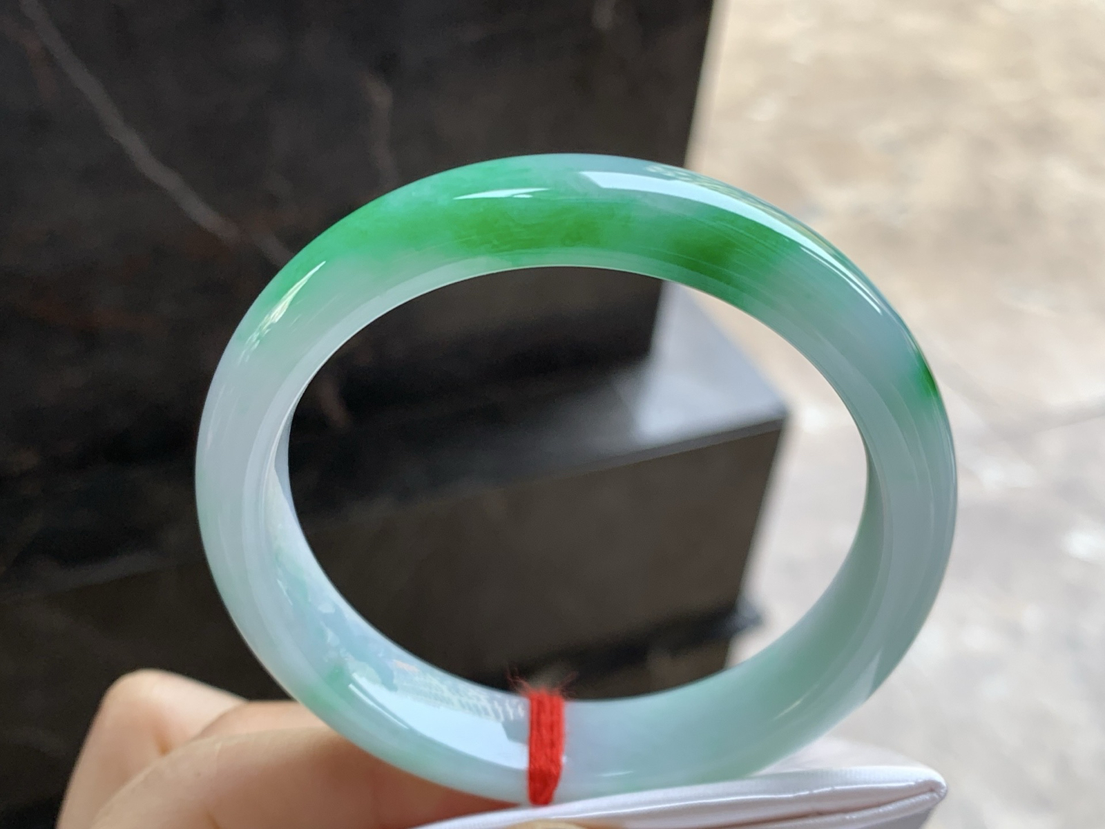 57.5-12.5-8.2

阳绿色手镯^_^底子细腻干净 绿色浓郁大气