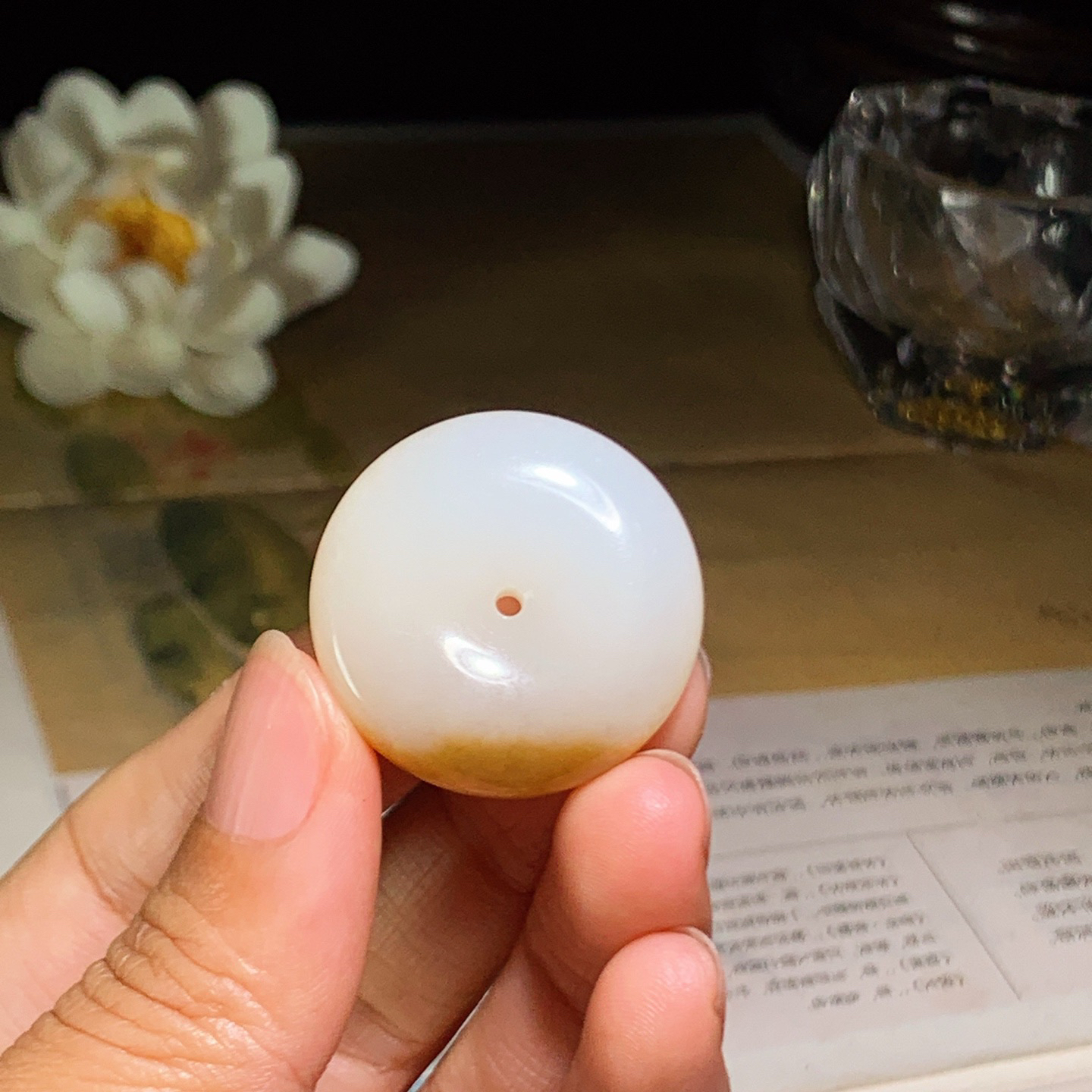 新疆和田玉且末糖平安扣挂件 尺寸29/9重16克！玉质细腻油润 底色纯净 脂粉好，品质好。lt260425