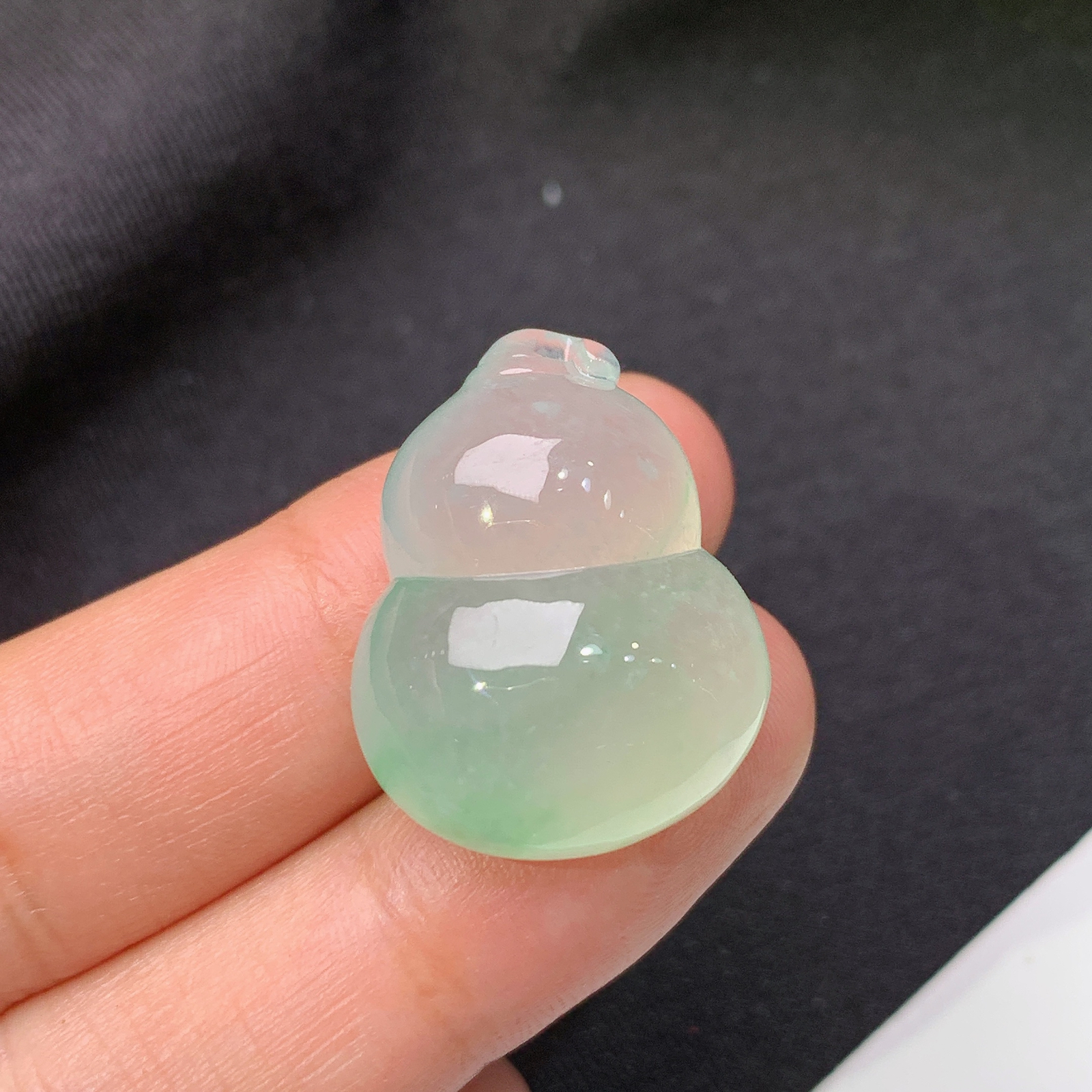 冰晴底葫芦，冰冰润润，玉质细腻，种水足，Qi 尺寸24.2*19.2*10.6