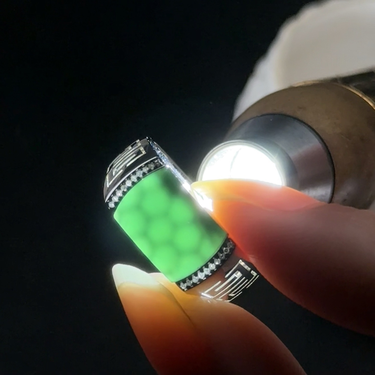 精品18k墨翠马鞍男戒 种好色正 黑度极好 打灯通透 油性十足  尺寸11.6