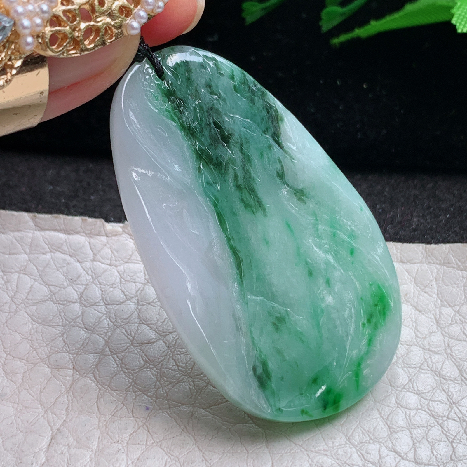 t实拍46.8*28*6.6缅甸翡翠A货精雕飘绿一心向佛 佛祖玉吊坠 玉挂件