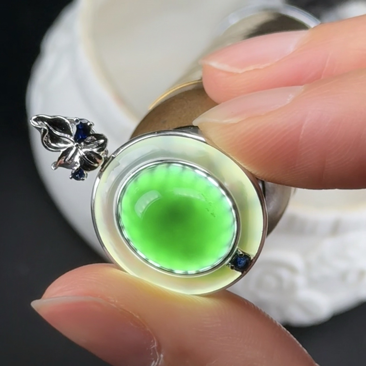 精品18k墨翠蛋面女士吊坠 种好色正 黑度极好 打灯通透 油性十足 尺寸29.7