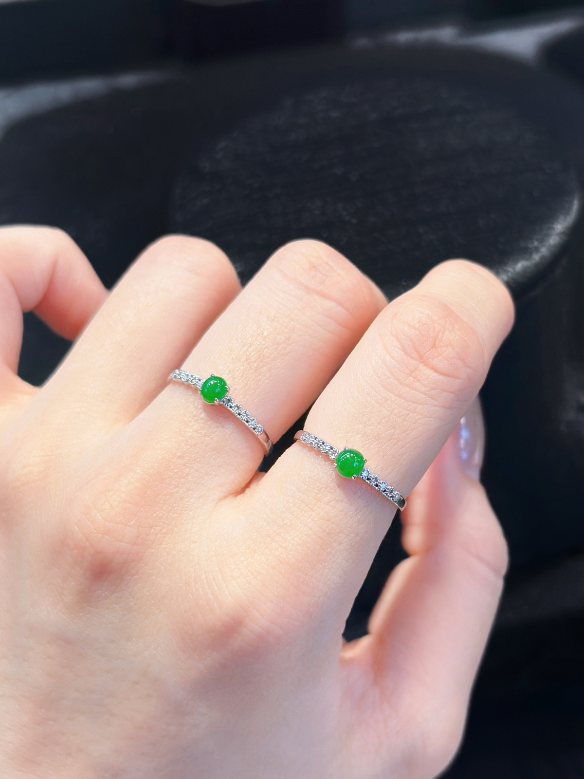 18k金辣绿小绿蛋戒指 ，一枚价..
尺寸：5-3.5mm
尺寸：4-4mm