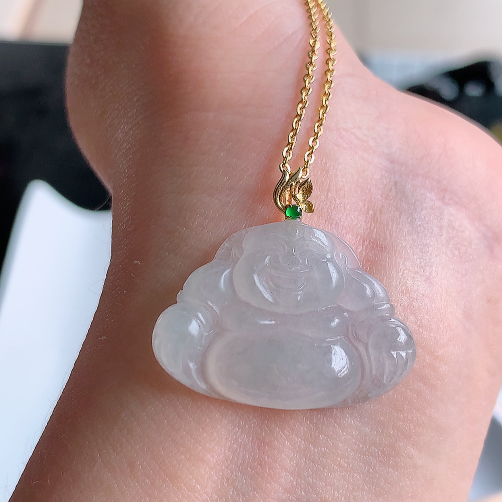 18k金扣冰润佛公翡翠吊坠，澄净美好的冰润福佛，水足丰盈，灵润、细腻，表情刻画入木三分，盈满欢喜， W357.22尺寸：20.3-29.5-5mm