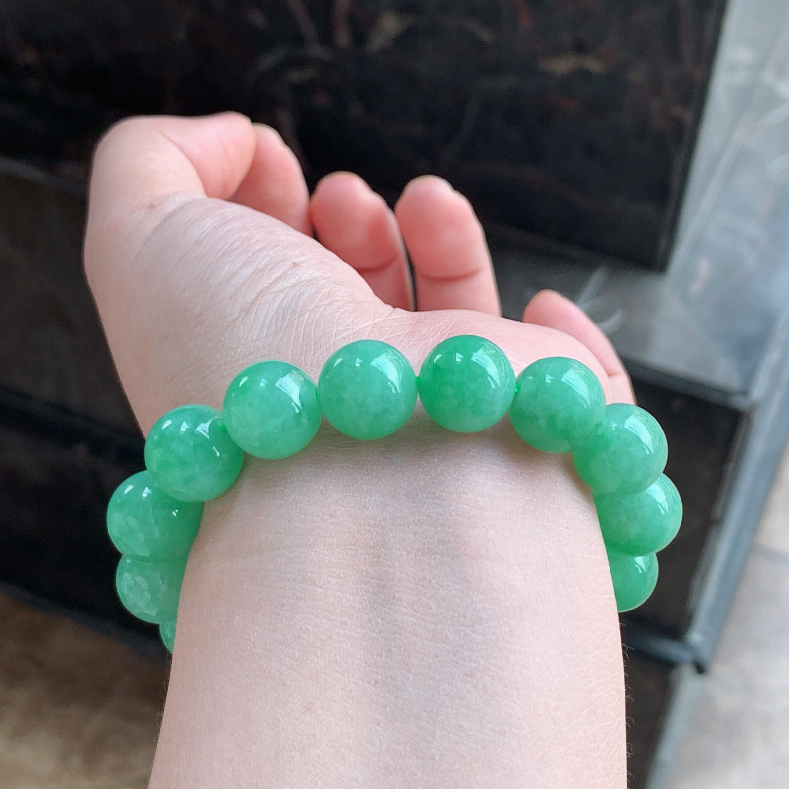 果阳绿翡翠手串