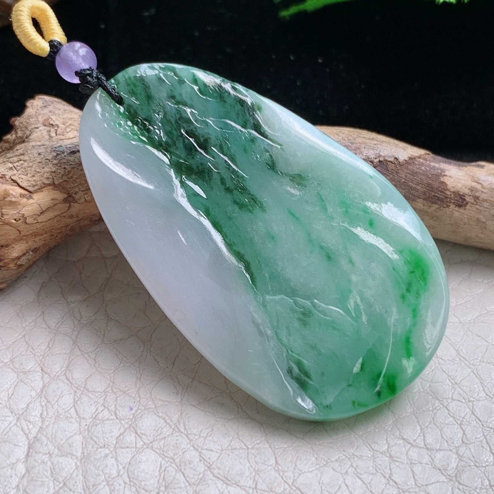 t实拍46.8*28*6.6缅甸翡翠A货精雕飘绿一心向佛 佛祖玉吊坠 玉挂件