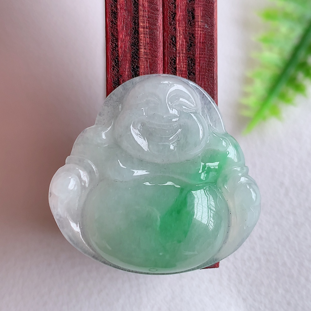 冰润佛公翡翠吊坠，澄净美好的冰润福佛，水足丰盈，灵润、细腻，表情刻画入木三分，盈满欢喜， W357.22尺寸：24.2-25.5-4.8mm