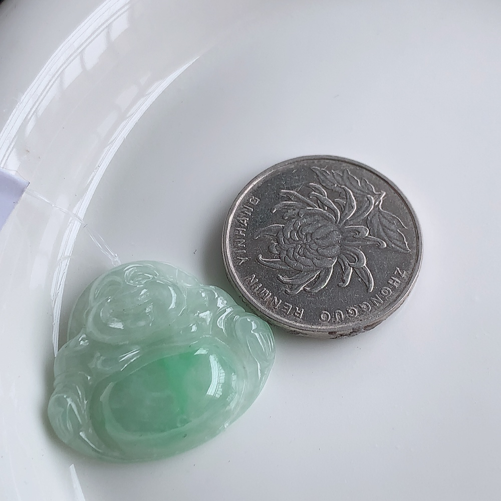 冰润佛公翡翠吊坠，澄净美好的冰润福佛，水足丰盈，灵润、细腻，表情刻画入木三分，盈满欢喜， W449.22尺寸：24.5-28-6mm