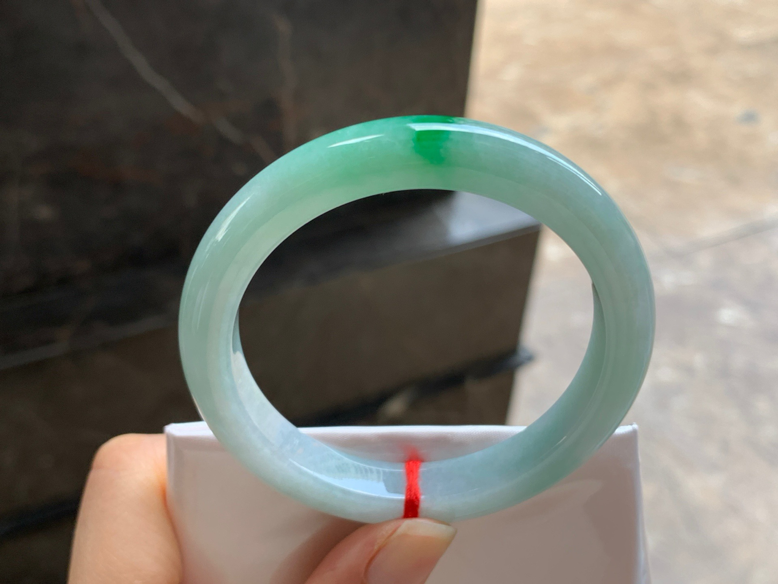 53-9.5-8.1

带色手镯^_^玉质温润