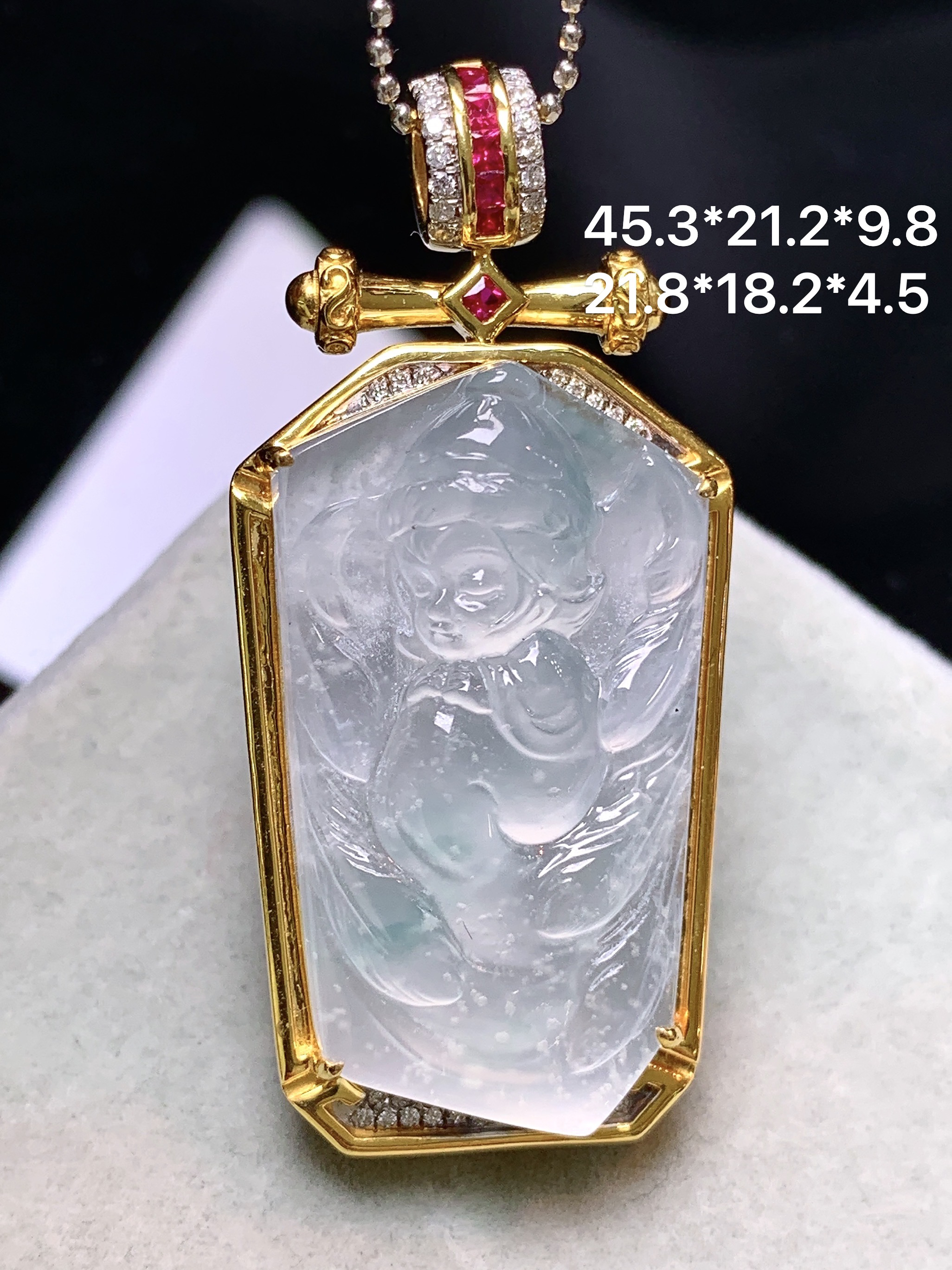 18k金钻镶嵌冰种宝宝观音吊坠 玉质细腻 色泽艳丽清新 水润亮眼 整体尺寸45.3*21.2*9.8m5