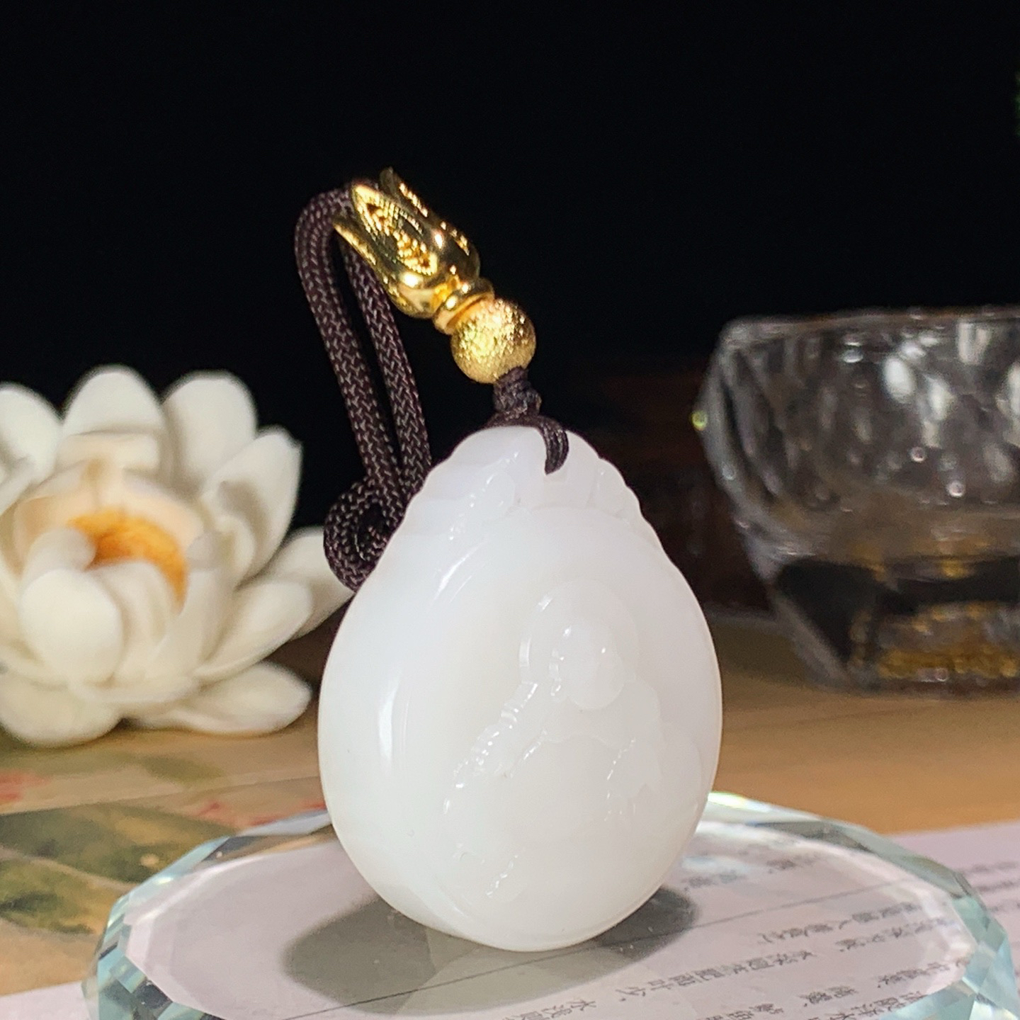 和田玉白玉白玉佛引福来挂件 尺寸36/30/12重27.5克。玉质细腻油润。手推出油。佩戴高端典雅。lt260425