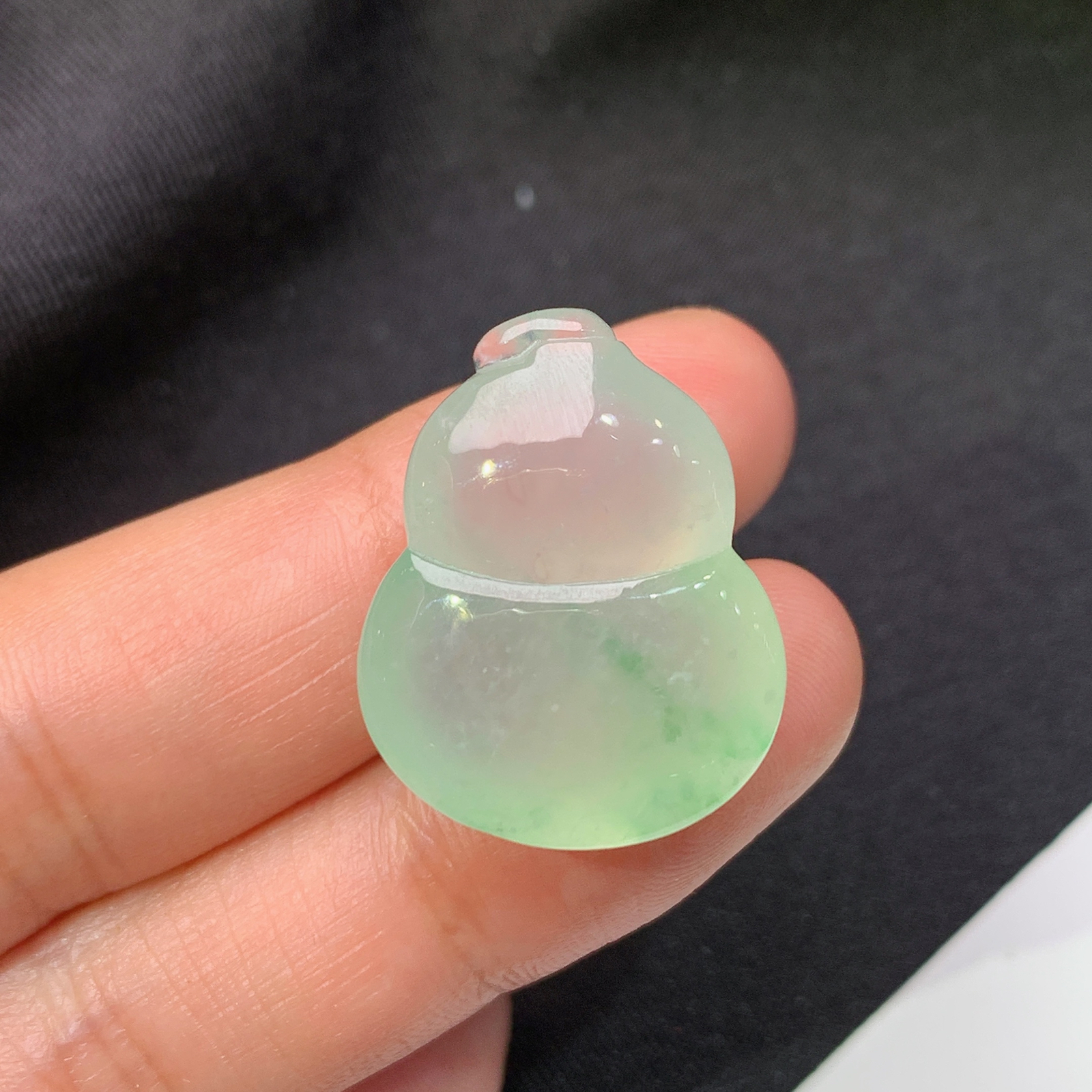 冰晴底葫芦，冰冰润润，玉质细腻，种水足，Qi 尺寸24.2*19.2*10.6