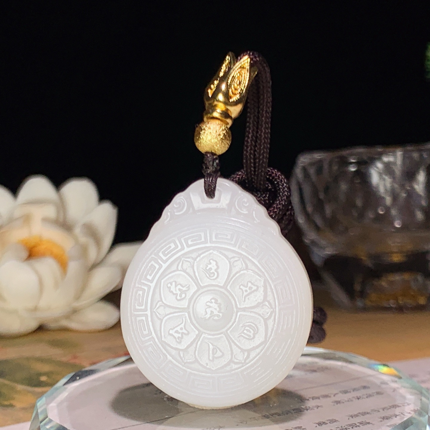 和田玉白玉白玉佛引福来挂件 尺寸36/30/12重27.5克。玉质细腻油润。手推出油。佩戴高端典雅。lt260425