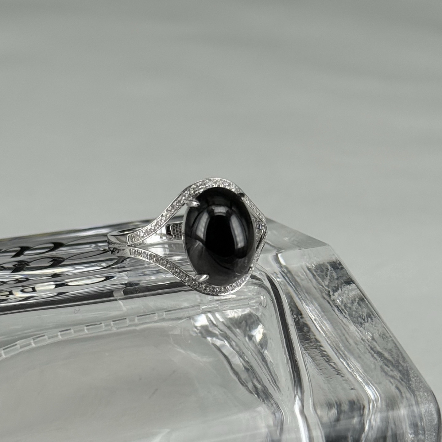 精品18k墨翠蛋面女戒 种好色正 黑度极好 打灯通透 油性十足 尺寸11.6