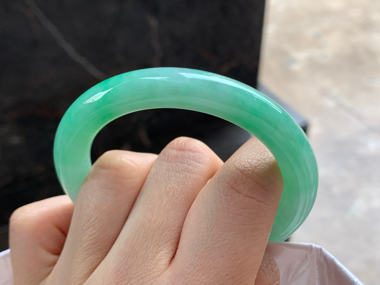 52.5-9.5

带色圆条手镯^_^玉质温润