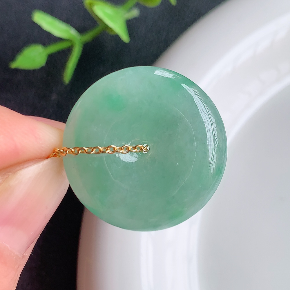 冰润飘花平安扣吊坠，厚装饱满，冰润剔透，细腻水足，种质润泽，飘花灵动，佩戴优雅大气，W   449.22尺寸：24.5-5.8mm