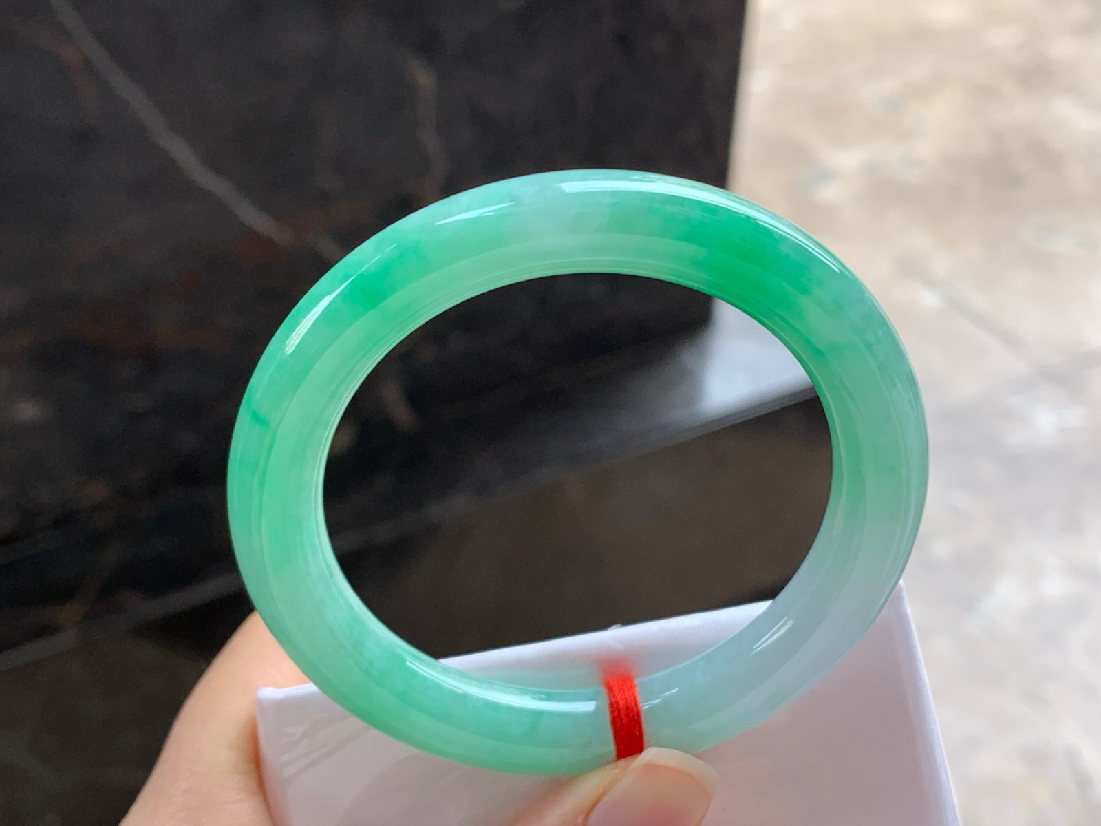 52.5-9.5

带色圆条手镯^_^玉质温润