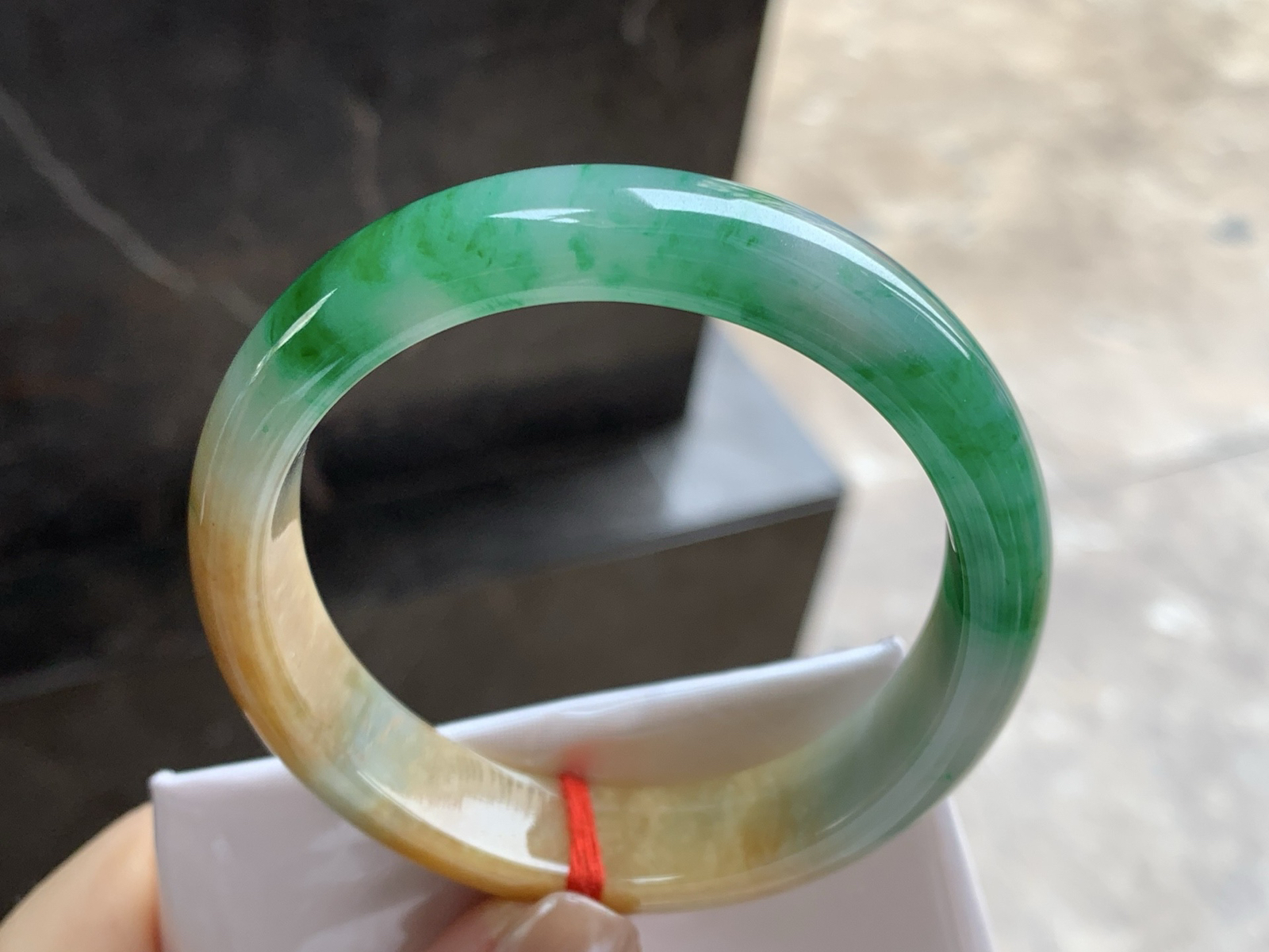 55.5-13.6-7.7

黄加绿手镯^_^底子细腻 颜色搭配漂亮