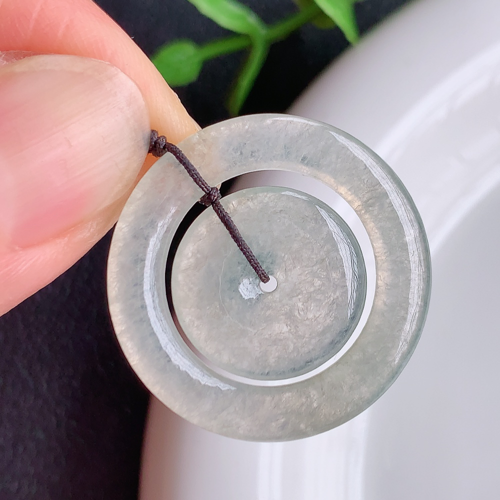 冰润饱满子母平安扣，老坑冰种材料，种水上乘，冰胶感十足，莹润通透，不可多得佳品，高收藏价值  W  449.22尺寸：27.2-3.2mm