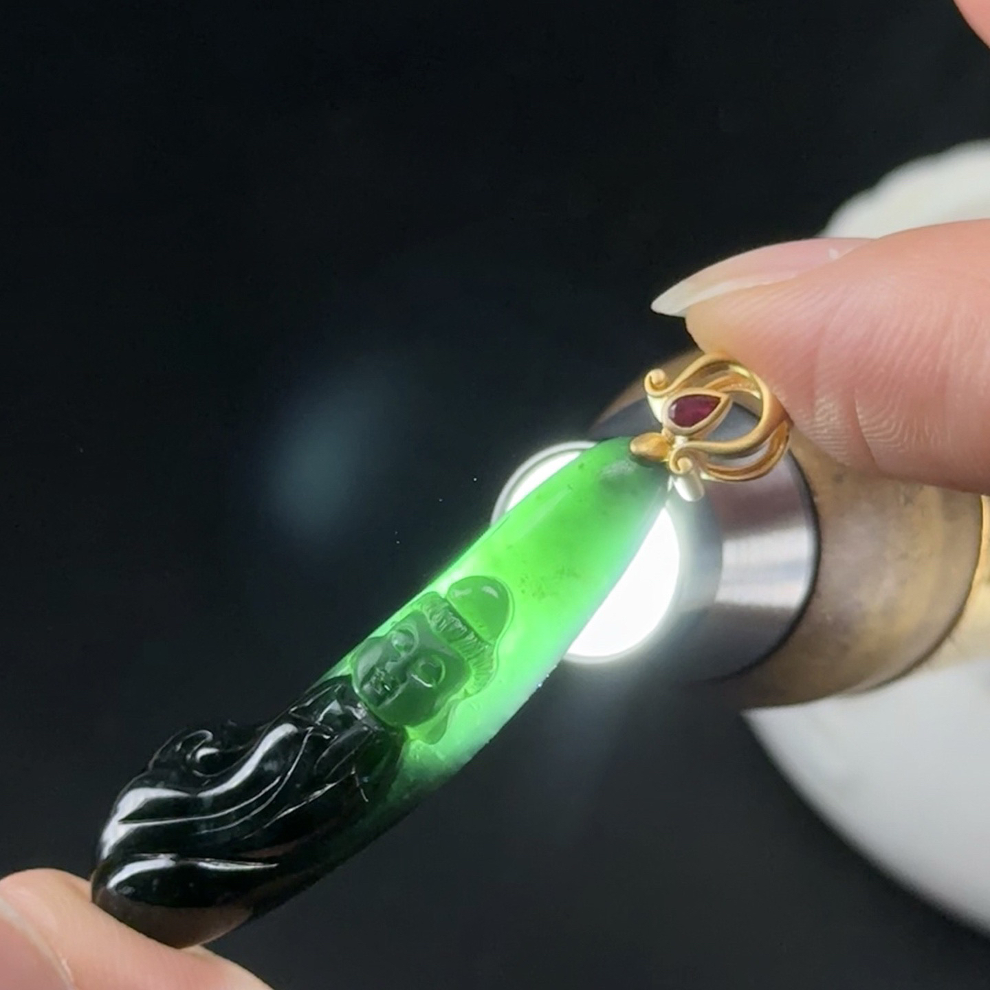 墨翠宝宝观音 种好色正 黑度极好 打灯通透油性十足  尺寸44.3