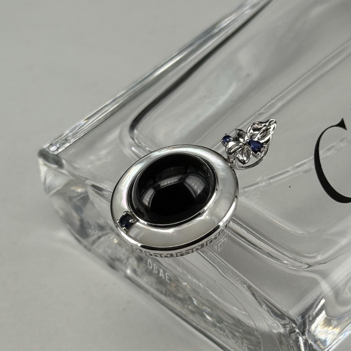 精品18k墨翠蛋面女士吊坠 种好色正 黑度极好 打灯通透 油性十足 尺寸29.7