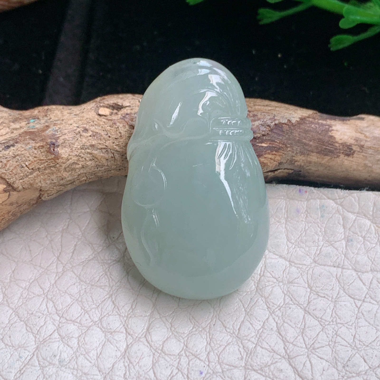 lz实拍31*19*8.2天然缅甸翡翠冰晴饱满钱袋 招财袋玉吊坠 玉挂件