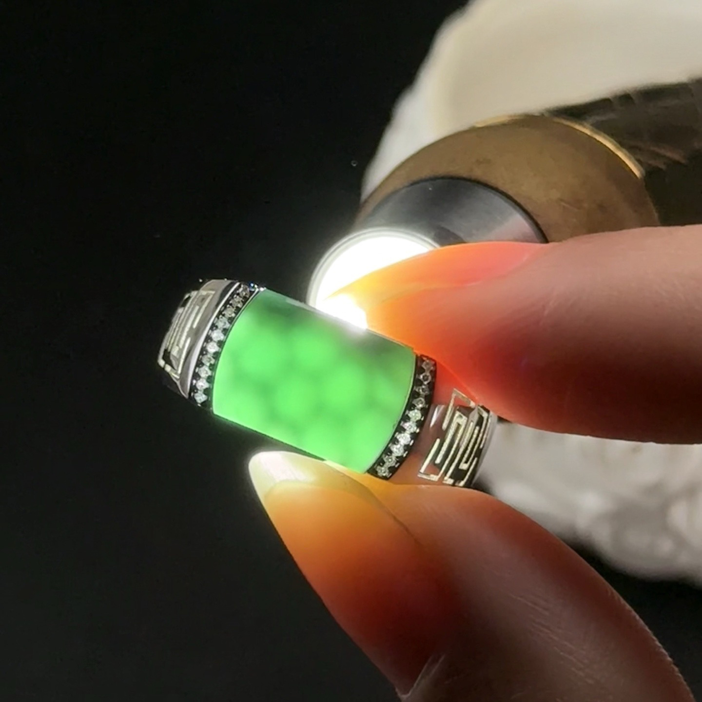 精品18k墨翠马鞍男戒 种好色正 黑度极好 打灯通透 油性十足  尺寸11.6