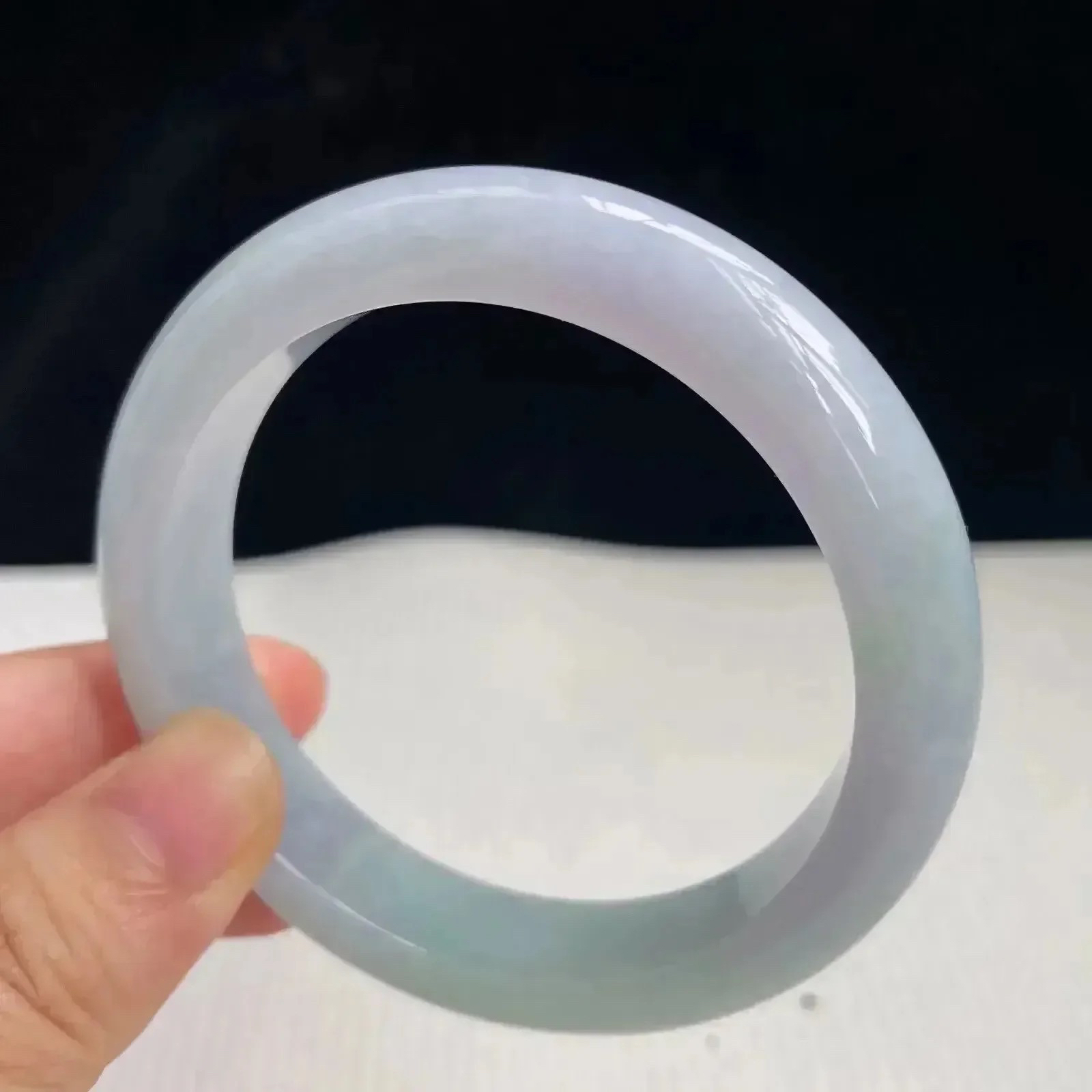 53.7mm自然光拍摄天然翡翠淡紫罗兰好种水正圈手镯 51.09克