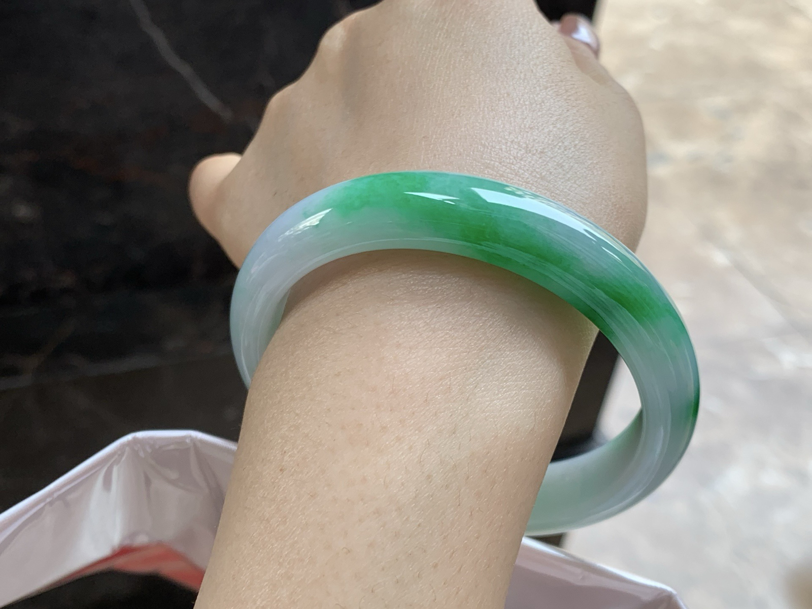 57.5-12.5-8.2

阳绿色手镯^_^底子细腻干净 绿色浓郁大气